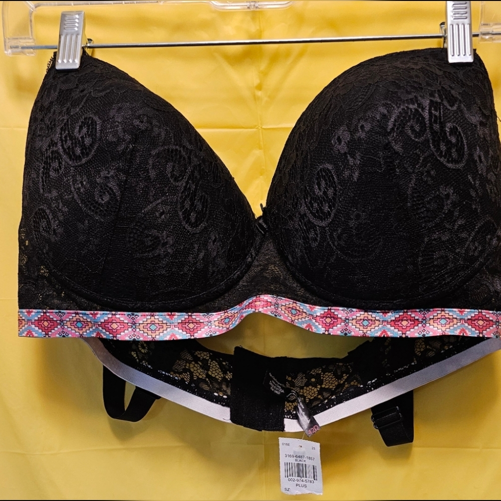 BLACK FUCHSIA  woman's black lace bra size 42D